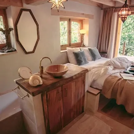 Private Estate With 3 Houses, Sauna & Hot-tub Holiday home Castelnau-de-Mandailles